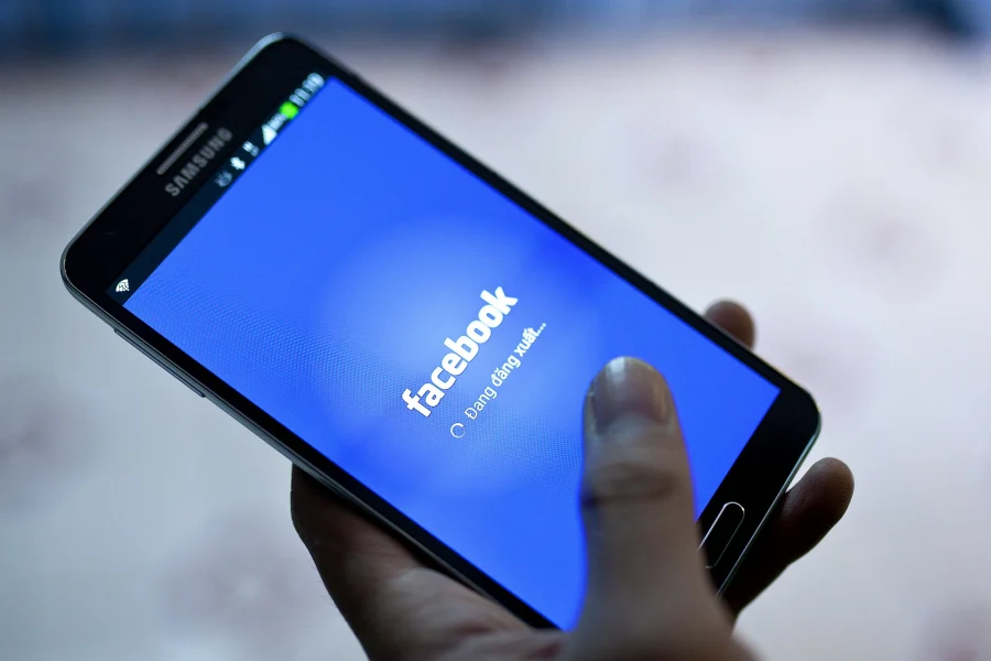 Μεγάλη αλλαγή στο Facebook: Έρχονται τα πολλαπλά προφίλ