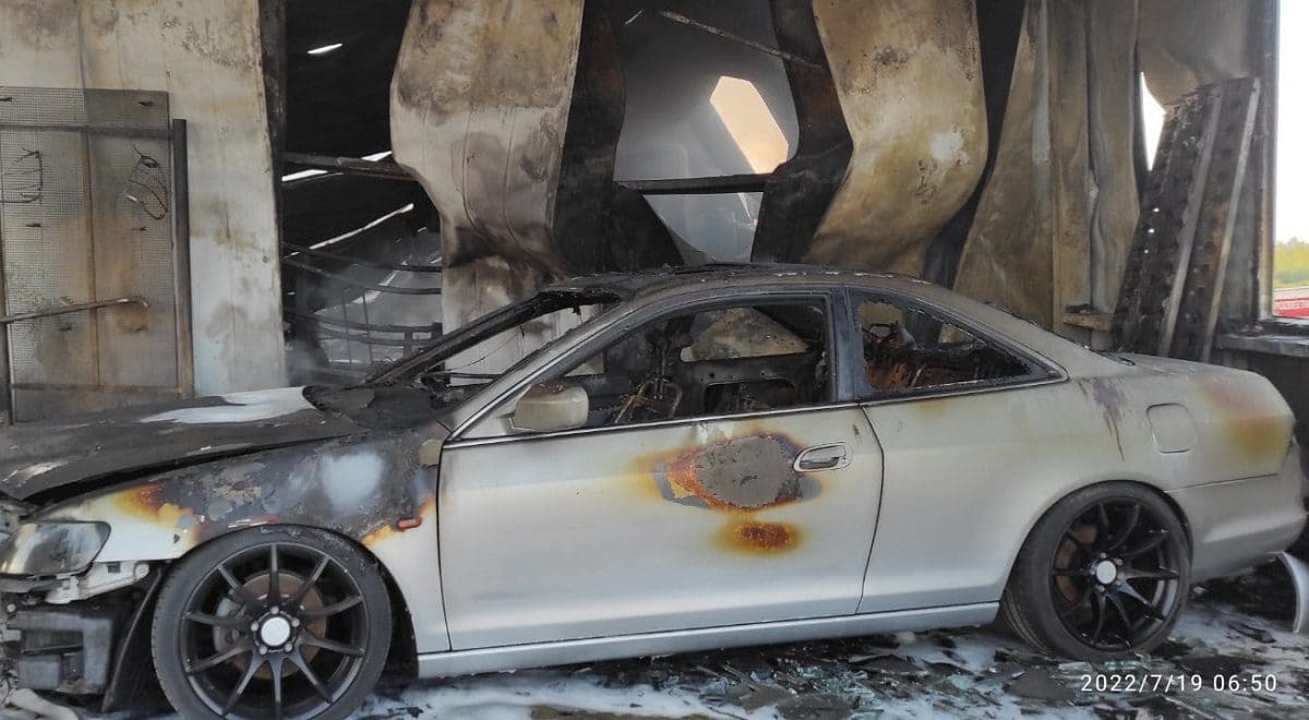 Μεγάλη πυρκαγιά στα Γρεβενά – Καταστράφηκαν συνεργείο – φανοποιείο και αυτοκίνητα (φωτο)