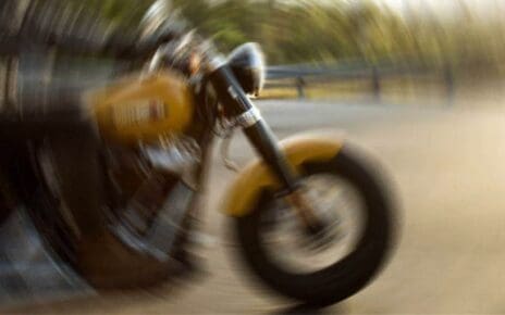 Πτολεμαΐδα: «Φαντομάς» μοτοσικλετιστής αναστατώνει την πόλη