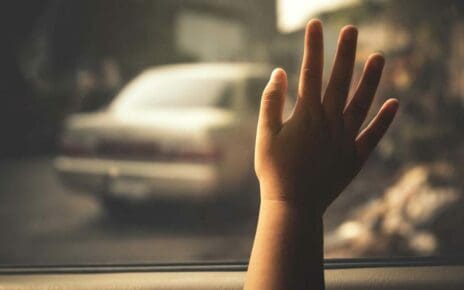 Θάνατος 9χρονης από θερμοπληξία στο Χαλάνδρι: Το κοριτσάκι ήταν στο αυτοκίνητο για ώρες - Συνελήφθησαν οι γονείς