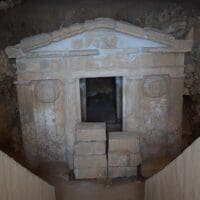 Εφορεία Αρχαιοτήτων Κοζάνης: Ανοιχτός και επισκέψιμος ο Μακεδονικός Τάφος της Σπηλιάς.