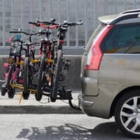 Αυτοκίνητο: Τι πρέπει να προσέχουν οι οδηγοί που χρησιμοποιούν σχάρα ποδηλάτου