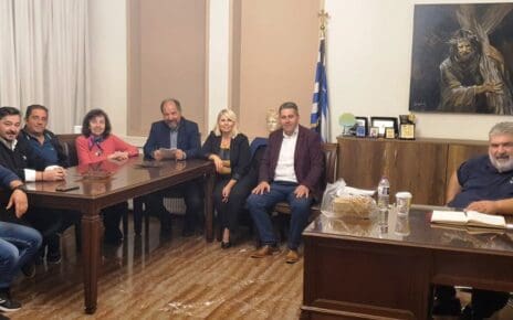 Συνάντηση Δημάρχου Εορδαίας με τον Πρόεδρο και τα μέλη του συμβουλίου της Κοινότητας Αναργύρων, καθώς και με αντιπροσωπεία της Επιτροπής Αγώνα. Συζήτηση για την πορεία της μετεγκατάστασης του οικισμού.