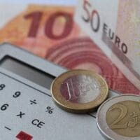 Τρέχουν οι προθεσμίες υποβολής αιτήσεων για επιδόματα έως 1.114 ευρώ – Οι δικαιούχοι και οι προθεσμίες