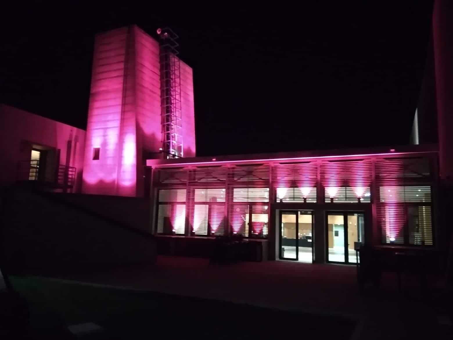 Kοζάνη: Στα ροζ η Κοβεντάρειος Δημοτική Βιβλιοθήκη για τον καρκίνο του μαστού