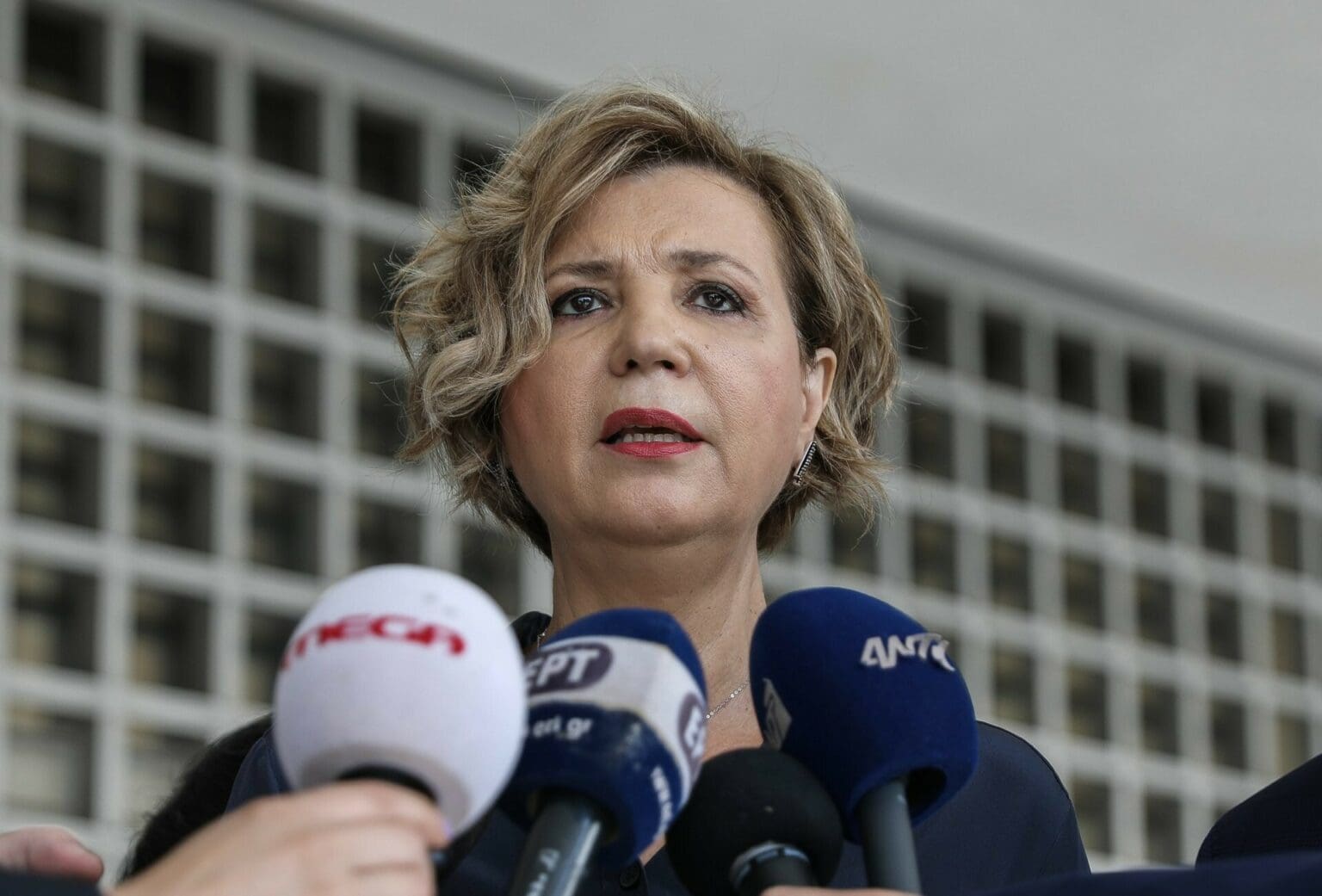 Ολγα Γεροβασίλη - «Αδειασαν» τους τραπεζικούς της λογαριασμούς. - Επίθεση χάκερς με «μήτρα» το Predator καταγγέλλει η τέως υπουργός