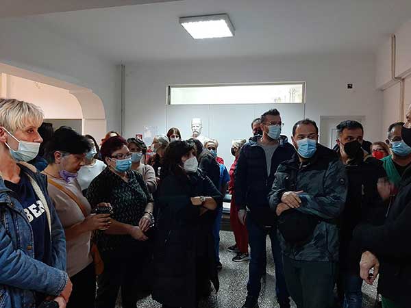 Κοζάνη: Με αποδοκιμασίες υποδέχτηκαν τον Υπουργό Υγείας Θάνο Πλεύρη οι εργαζόμενοι του Μαμάτσειου (βίντεο)