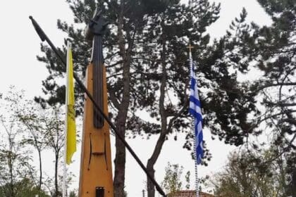 Εορδαία: Πόλος έλξης το μνημείο της ποντιακής λύρας στην Πεντάβρυσο