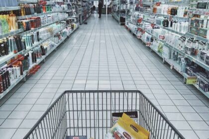 Σούπερ μάρκετ: «Αυξήσεις αντί για μειώσεις σε τιμές προϊόντων, παρά τα νέα μέτρα» – Δείτε παραδείγματα