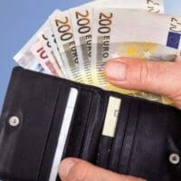 Συντάξεις: Ποιοι παίρνουν αναδρομικά έως 3.300 ευρώ