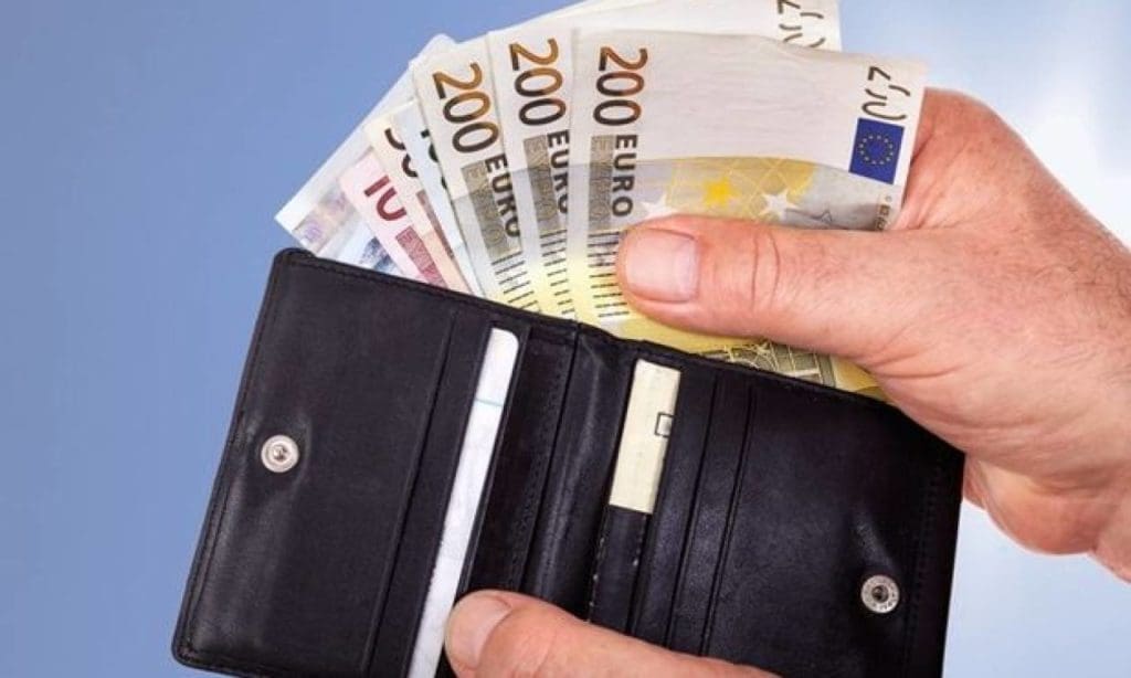 Συντάξεις: Ποιοι παίρνουν αναδρομικά έως 3.300 ευρώ