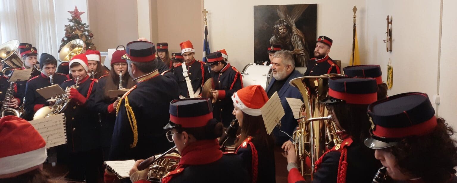 Ευχές και πρωτοχρονιάτικα κάλαντα δέχθηκε ο Δήμαρχος Εορδαίας Παναγιώτης Πλακεντάς, από την Φιλαρμονική του Δήμου «O Αριστοτέλης». (βίντεο)