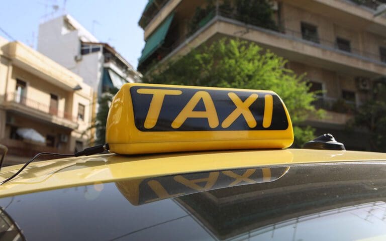 Πράσινα ταξί: ‘Ανοιξε η πλατφόρμα για τις επιδοτήσεις – Όλες οι λεπτομέρειες