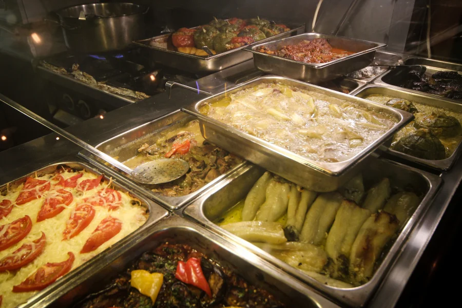 Ανοίγει στη Θεσσαλονίκη το πρώτο τσιγγάνικο εστιατόριο με ιδιαίτερες γεύσεις της κουζίνας των Ρομά
