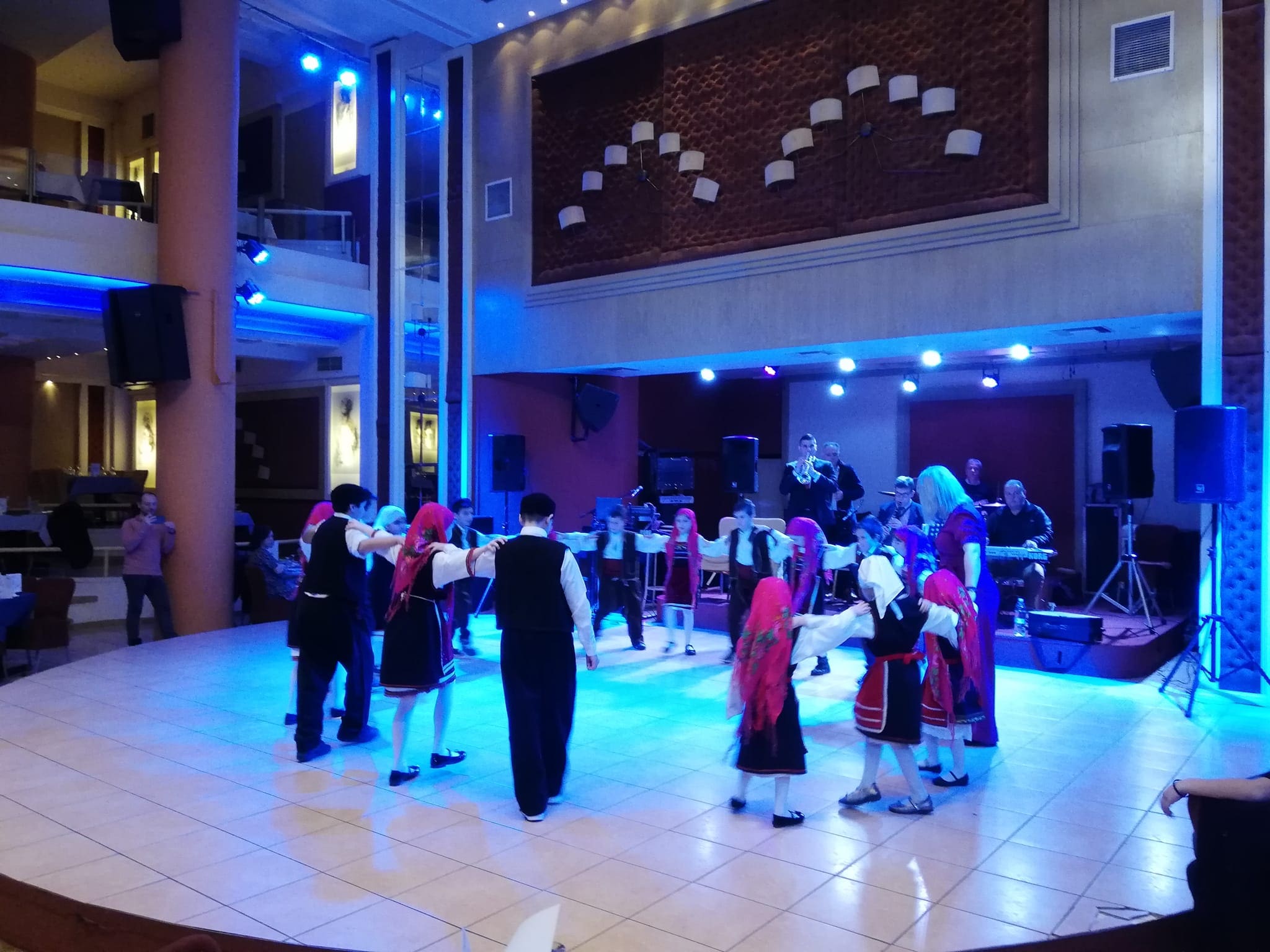 Eordaialive.com - Τα Νέα της Πτολεμαΐδας, Εορδαίας, Κοζάνης Ο ετήσιος αποκριάτικος χορός της Θρακικής εστίας Εορδαίας! (φωτογραφίες)