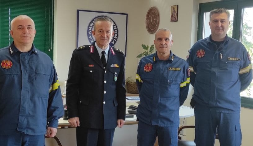 Ο Διοικητής Πυροσβεστικών Υπηρεσιών Περιφέρειας Δυτικής Μακεδονίας, Αρχιπύραρχος Π.Σ. κ. Κωνσταντίνος ΤΣΑΛΙΚΗΣ, επισκέφθηκε τον Γενικό Περιφερειακό Αστυνομικό Διευθυντή, Ταξίαρχο κ. Σπυρίδων ΔΙΟΓΚΑΡΗ.