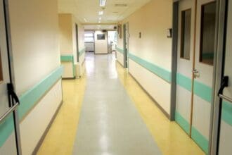 Νοσοκομεία: Ερχεται το «βραχιολάκι» για όλους τους νοσηλευόμενους ασθενείς – Τι προβλέπει εγκύκλιος