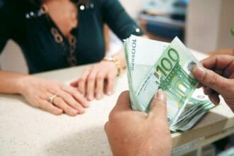 Συντάξεις: Επίδομα-εξπρές έως 350 ευρώ για την προσωπική διαφορά
