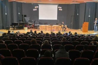 Πτολεμαΐδα: Συναυλία μαθητών και μαθητριών του μουσικού σχολείου στη μνήμη των θυμάτων στα Τέμπη (βίντεο - φωτο)