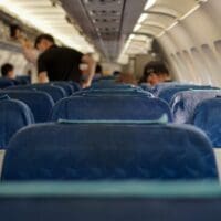 Πρωτοφανές περιστατικό σε πτήση – Επιβάτισσα άναψε τσιγάρο και συνελήφθη