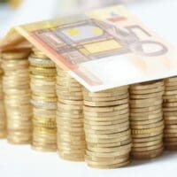 Στεγαστικά δάνεια: “Θηλιά” οι αυξήσεις των επιτοκίων – Οι νέες επιβαρύνσεις στις μηνιαίες δόσεις μετά τις 16 Μαρτίου