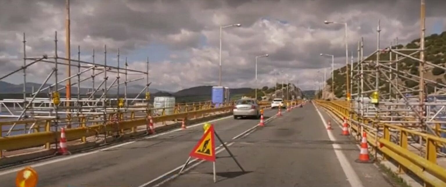 Οι αρμόδιοι δεν προχωρούν ακόμη σε καθολική απαγόρευση κυκλοφορίας στην υψηλή Γέφυρα των Σερβίων εν αναμονή των πορισμάτων των ειδικών
