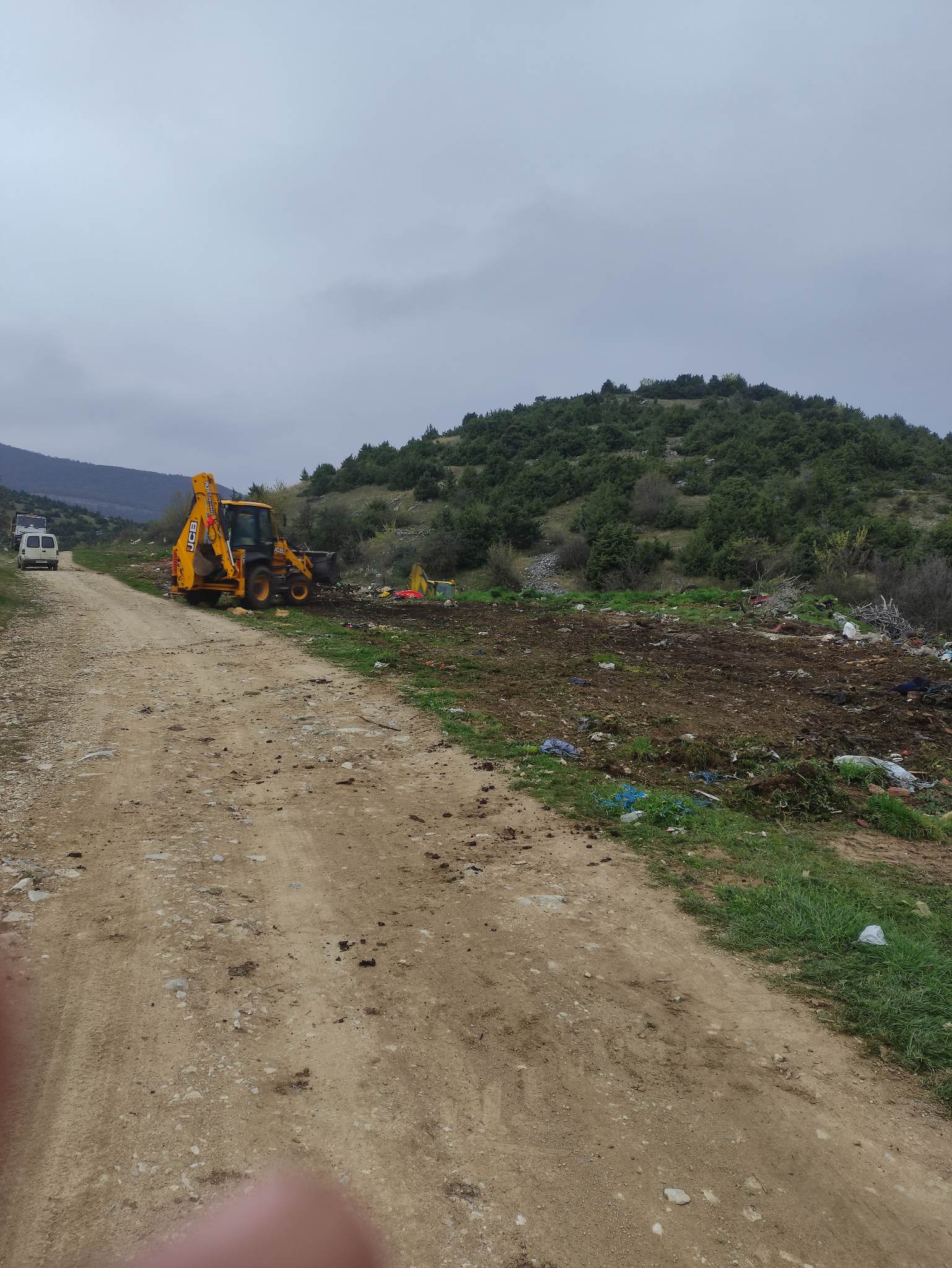 Eordaialive.com - Τα Νέα της Πτολεμαΐδας, Εορδαίας, Κοζάνης Εορδαία : Συνεργεία του Δήμου καθαρίζουν τον ''μπαζότοπο ''στο Μεσόβουνο Εορδαίας (εικόνες)