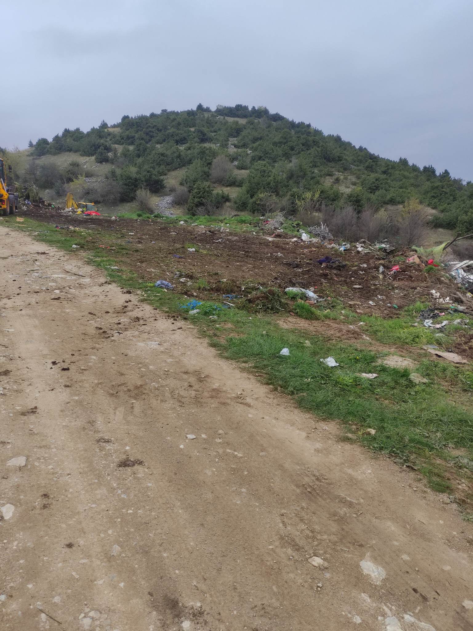 Eordaialive.com - Τα Νέα της Πτολεμαΐδας, Εορδαίας, Κοζάνης Εορδαία : Συνεργεία του Δήμου καθαρίζουν τον ''μπαζότοπο ''στο Μεσόβουνο Εορδαίας (εικόνες)