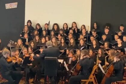 Παρουσία πλήθους κόσμου η συναυλία του Μουσικού Σχολείου Πτολεμαΐδας αφιερωμένη στον μεγάλο ευεργέτη της μουσικής Νικόλαο Δούμπα (βίντεο - φωτο)