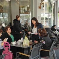  «Και η Εορδαία στηρίζει την αλλαγή, ψηφίζει Αλέξη Τσίπρα» - Η υποψήφια βουλευτής Έφη Μιχελάκη σε εμπορικά καταστήματα, λαϊκή αγορά και καφέ της Πτολεμαϊδας