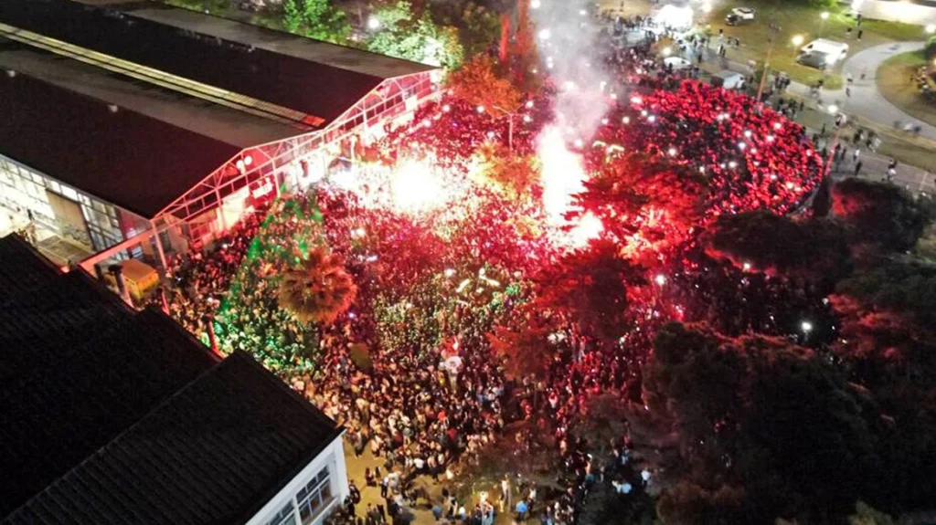 Απίστευτο φοιτητικό πάρτι στον Βόλο με 8.000 άτομα – Δεκάδες στο νοσοκομείο σε κατάσταση ακραίας μέθης [Εικόνες - Βίντεο]