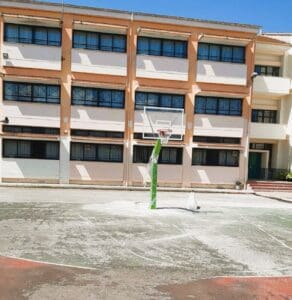 Προμήθεια και τοποθέτηση αθλητικού εξοπλισμού (Μπασκέτες), σε υπαίθριους αθλητικούς χώρους Σχολείων του Δήμου Εορδαίας.