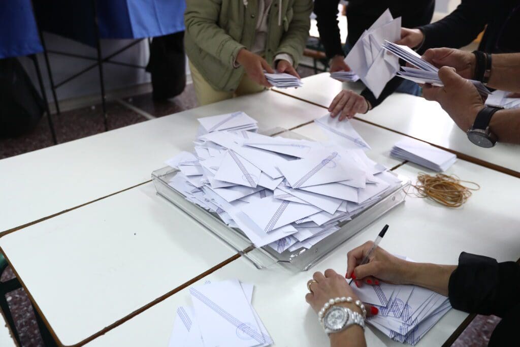 Εκλογές: Συντριπτική νίκη της ΝΔ έναντι του ΣΥΡΙΖΑ στις ηλικίες 17 – 34