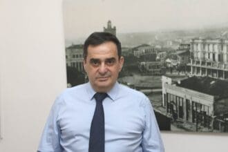 Ο υποψήφιος δήμαρχος Κοζάνης Γιώργος Τοπαλίδης παρουσιάζει τη διακήρυξη του συνδυασμού του