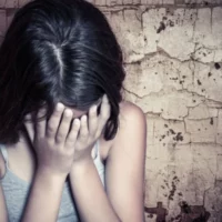 Θεσσαλονίκη: Στη φυλακή 55χρονος που κακοποιούσε σεξουαλικά επί 5 χρόνια την ανήλικη κόρη φίλων του