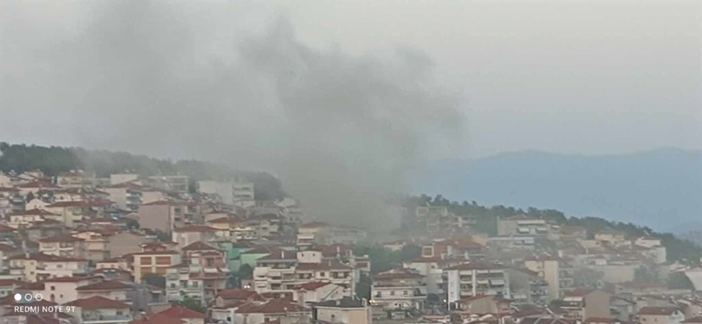 Κοζάνη: Μεγάλη πυρκαγιά σε διώροφη κατοικία στην πυκνοδομημένη συνοικία “Ηπειρώτικα”