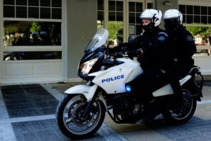 Κοζάνη: 19χρονος «έσπασε» μπλόκο της ΔΙ.ΑΣ., παράτησε τη μηχανή και προσπάθησε να διαφύγει τρέχοντας
