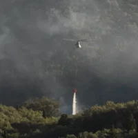 Φωτιά στην Καστοριά: Μαίνεται σε δύσβατη περιοχή – Τι λέει ο δήμαρχος Νεστορίου
