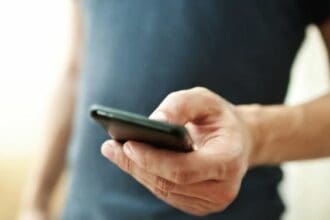 Τηλεπικοινωνίες: Αντιδράσεις για τη ρήτρα τιμαριθμικής αναπροσαρμογής – «Να μην μετακυλίεται ο επιχειρηματικός κίνδυνος στους καταναλωτές»