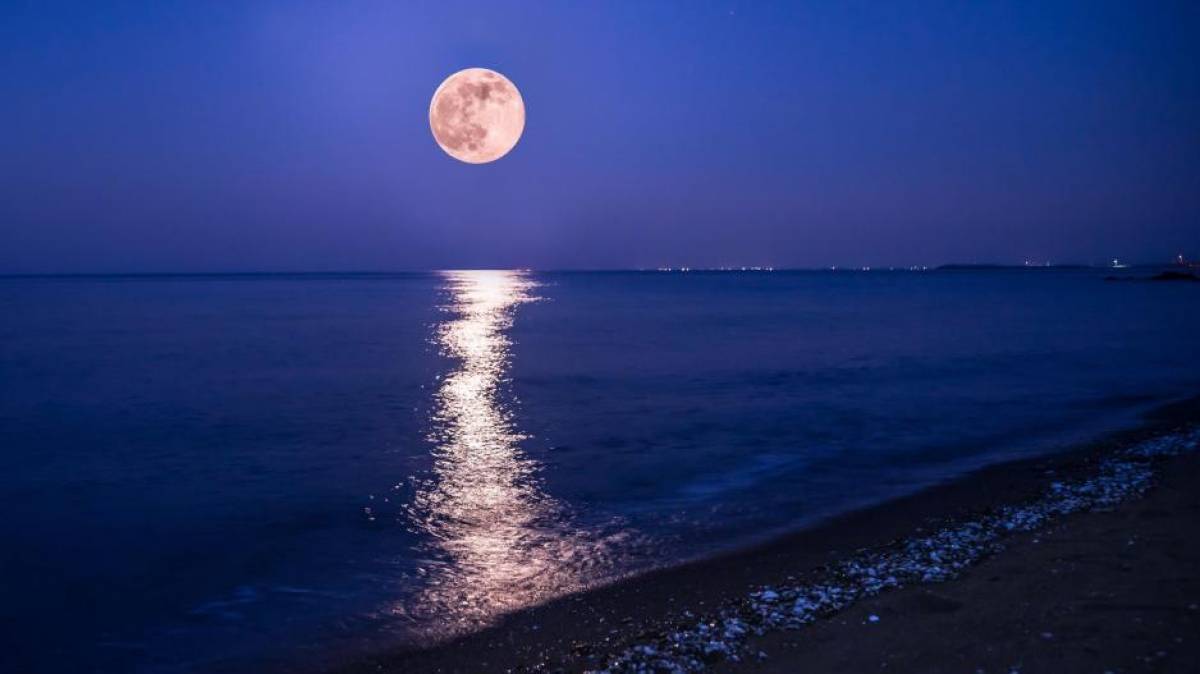 Πανσέληνος Ιουλίου 2023: Κορυφώνεται απόψε το «Φεγγάρι του Ελαφιού» – Γιατί ονομάζεται έτσι