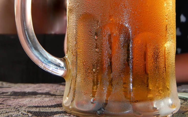 Το κόλπο για παγωμένη μπύρα σε χρόνο ρεκόρ
