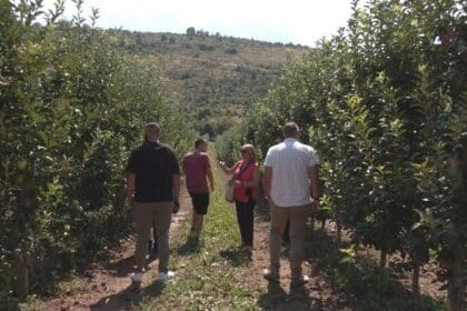 Στο πλευρό των δενδροκαλλιεργητών του Μεσοβούνου που επλήγησαν από τη χαλαζόπτωση ο Δήμος Εορδαίας