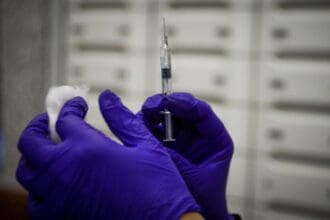 Κορωνοϊός: Νέος εμβολιασμός από Σεπτέμβριο