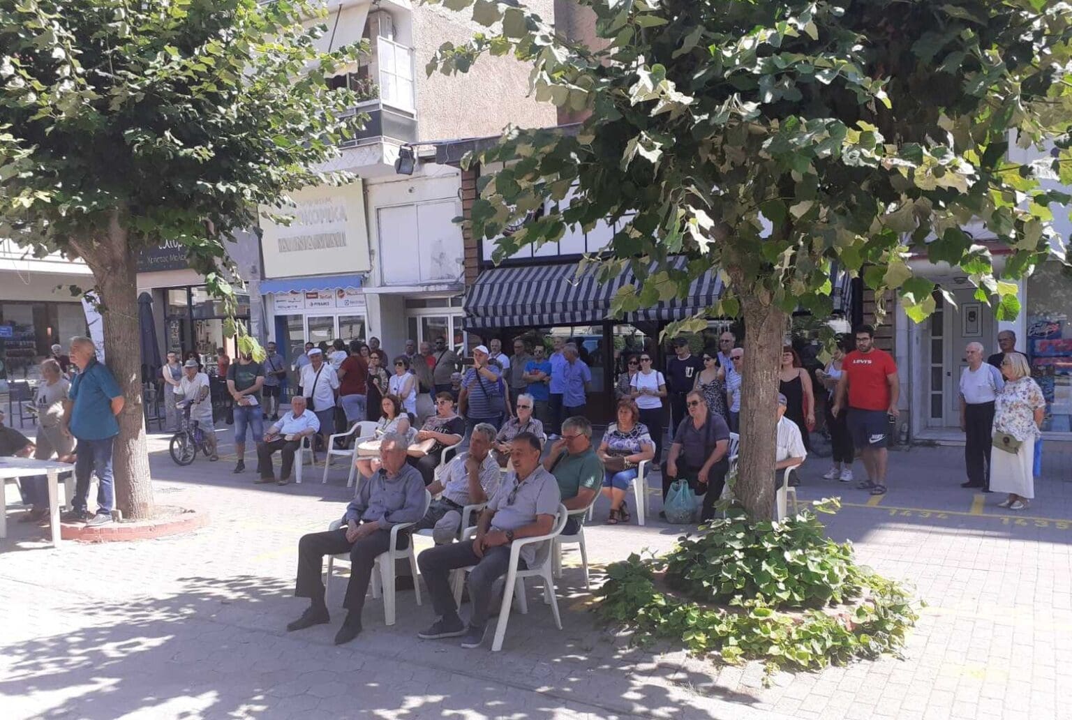 Την μνήμη των 6 δολοφονημένων στελεχών της Εθνικής Αντίστασης, του ΕΑΜ και του ΚΚΕ τίμησαν το Παραρτημα της ΠΕΑΕΑ-ΔΣΕ και η Τ.Ε. Ενεργειακού Κέντρου του ΚΚΕ, το πρωί του Σαββάτου 5 Αυγούστου στο μνημείο της Λαϊκής Αγοράς στην Πτολεμαΐδας. - Eordaialive.com
