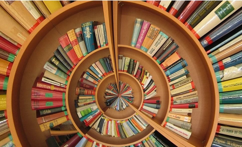 ΟΠΕΚΑ: Την Παρασκευή αρχίζει η αναδιανομή αδιάθετων βιβλίων – Τι πρέπει να γνωρίζετε για τα ποσά