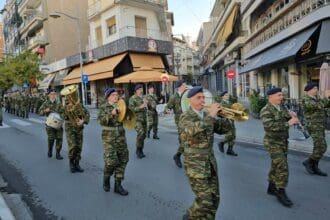 H έπαρση της σημαίας, στην κεντρική πλατεία της πόλης, για τη σημερινή 111η επέτειο της απελευθέρωσης της Κοζάνης από τον Τουρκικό Ζυγό (Βίντεο)