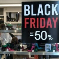 Black Friday: Εκπτώσεις σήμερα και ανοιχτά εμπορικά καταστήματα την Κυριακή 26 Νοεμβρίου