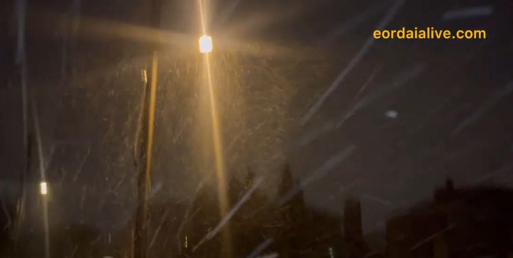 Ξεκίνησε η χιονόπτωση στην πόλη της Πτολεμαΐδας - ώρα 18:30 (βίντεο)