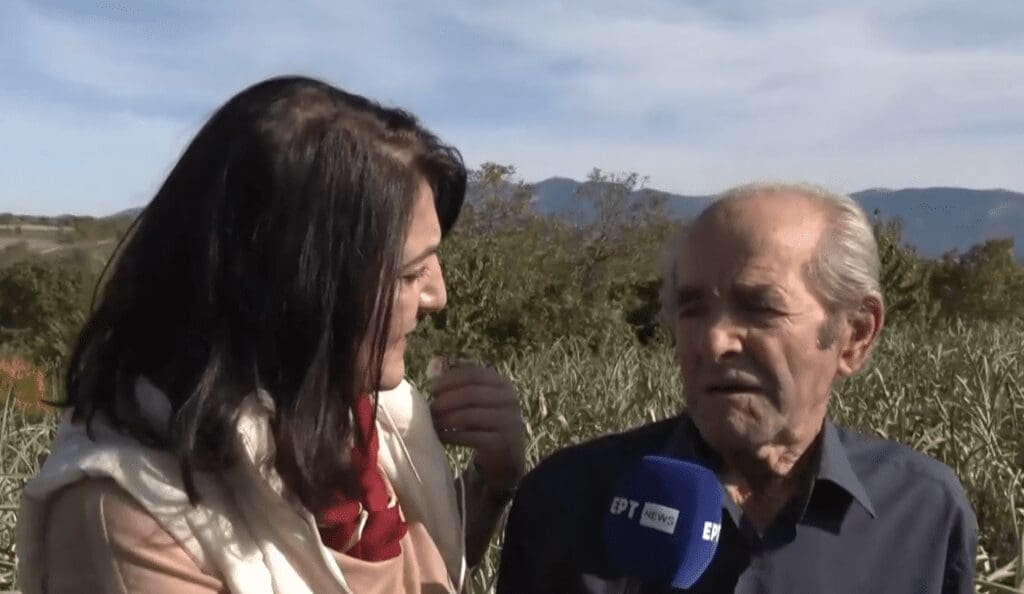 Παρασκευάς Μαυρομάτης: Ένας ακούραστος αγρότης 93 ετών αποκαλύπτει το μυστικό της μακροζωίας