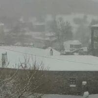 Πυκνή χιονόπτωση στο Νυμφαίο Φλώρινας, από χθες το βράδυ της Πέμπτης 14/12 (βίντεο)